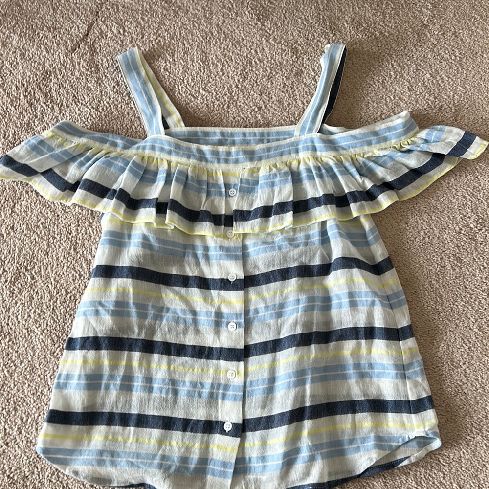 Vince Camuto off shoulder blouse - gently used (worn once). Super cute 4 summer!